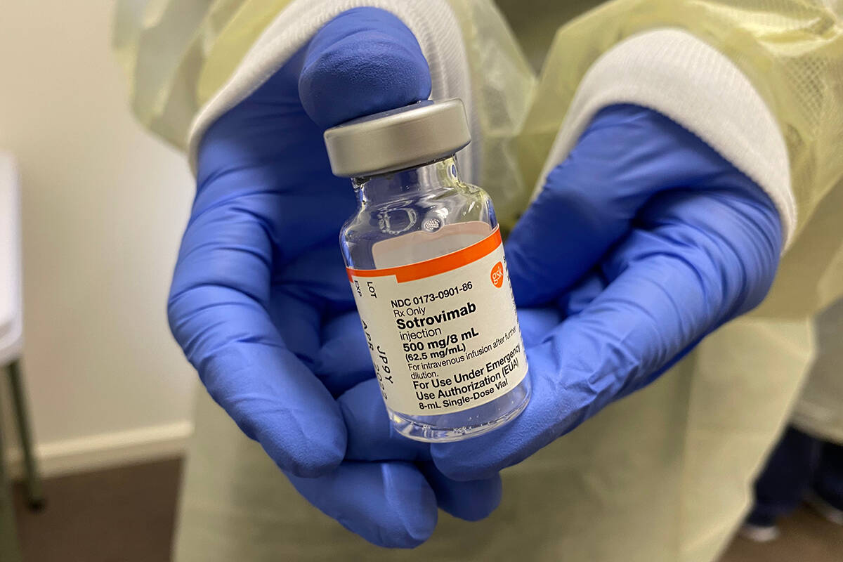 A health care worker holds a vial of Sotrovimab, a covid-19 monoclonal antibody treatment. (ice_blue/Shutterstock)