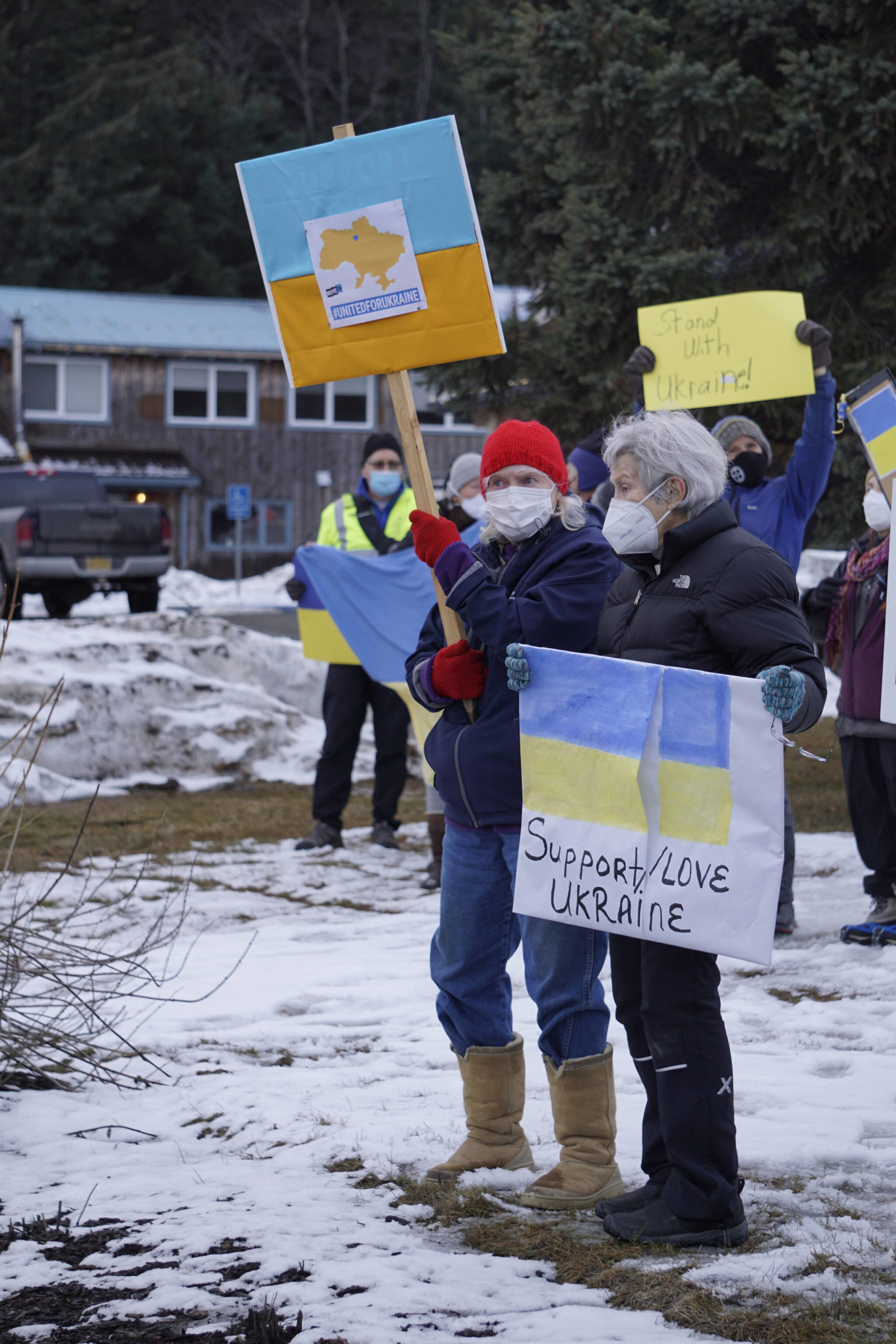 kate Finn, left, and Sandy Garraty, right, hold signs in a demonstration on Thursday, March 3, 2022, at WKFL Park in Homer, Alaska, in support of Ukraine and against the Russian invasion. (Photo by Michael Armstrong/Homer News)