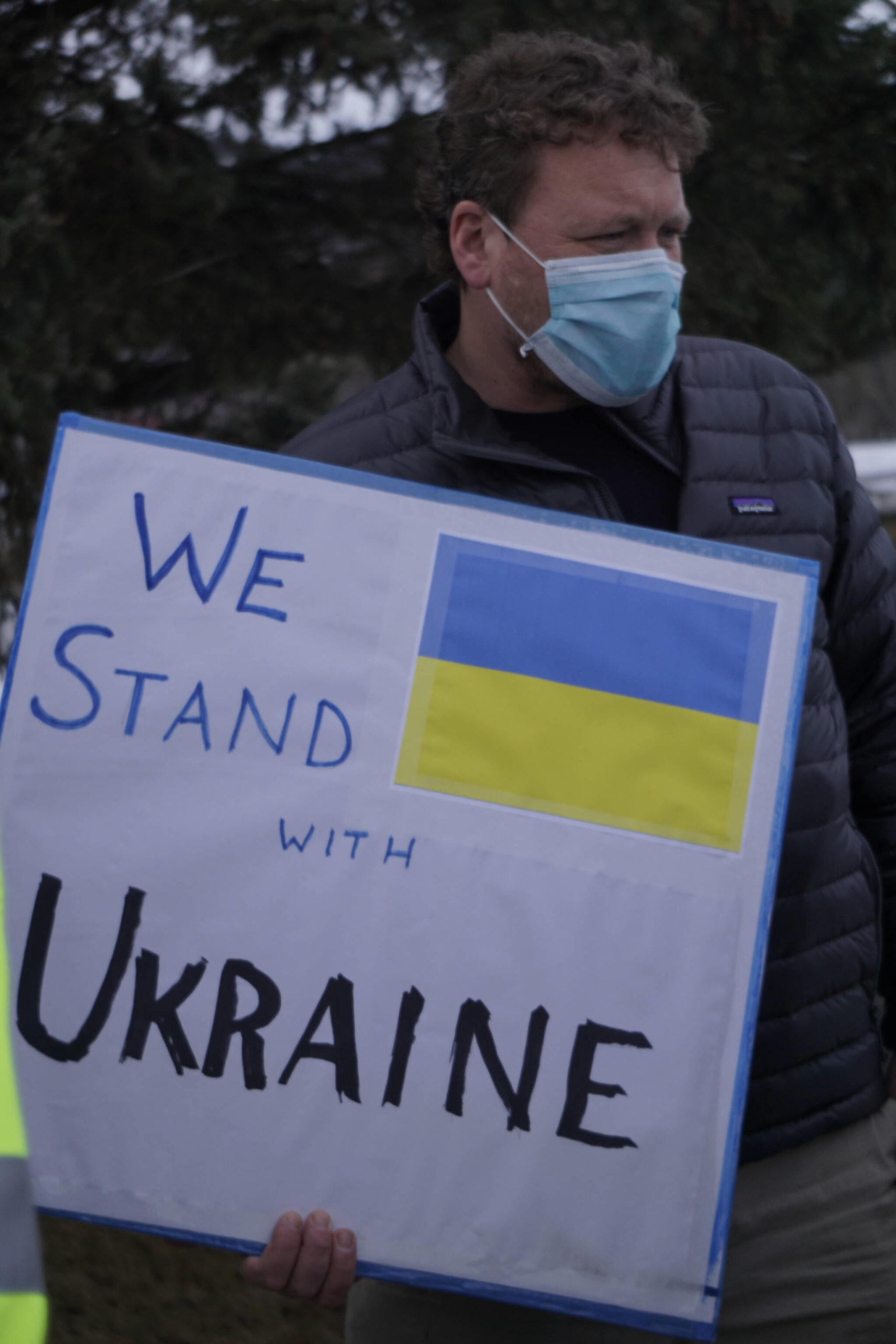Louie Flora holds a sign in support of Ukraine at a demonstration on Thursday, March 3, 2022, at WKFL Park in Homer, Alaska. (Photo by Michael Armstrong/Homer News)