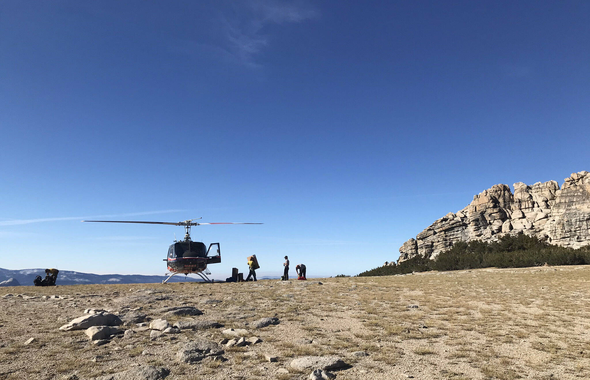 The author unloading helicopter H551 on Mt. Hoffman, Yosemite National Park. (Photo by NPS)