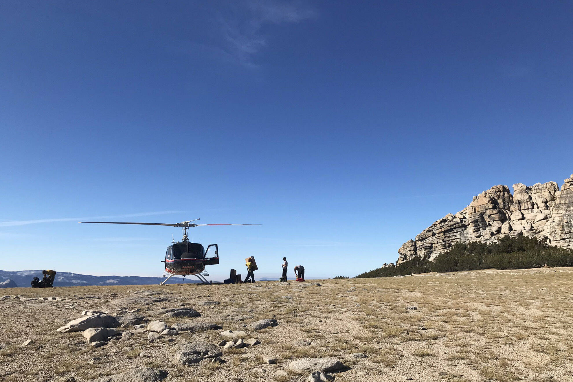 The author unloading helicopter H551 on Mt. Hoffman, Yosemite National Park. (Photo by NPS)