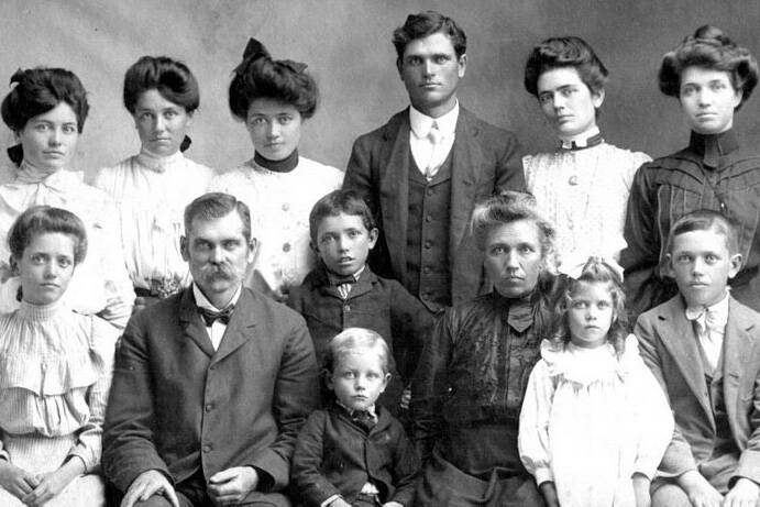 In about 1904, the full family of Arthur and Ellen Davidson (front row) posed for this family portrait. Miriam Davidson, the third born, is in the dark blouse on the right end of the back row; she is standing next to her older siblings, Cora and William. (Photo courtesy of the David Family Collection)