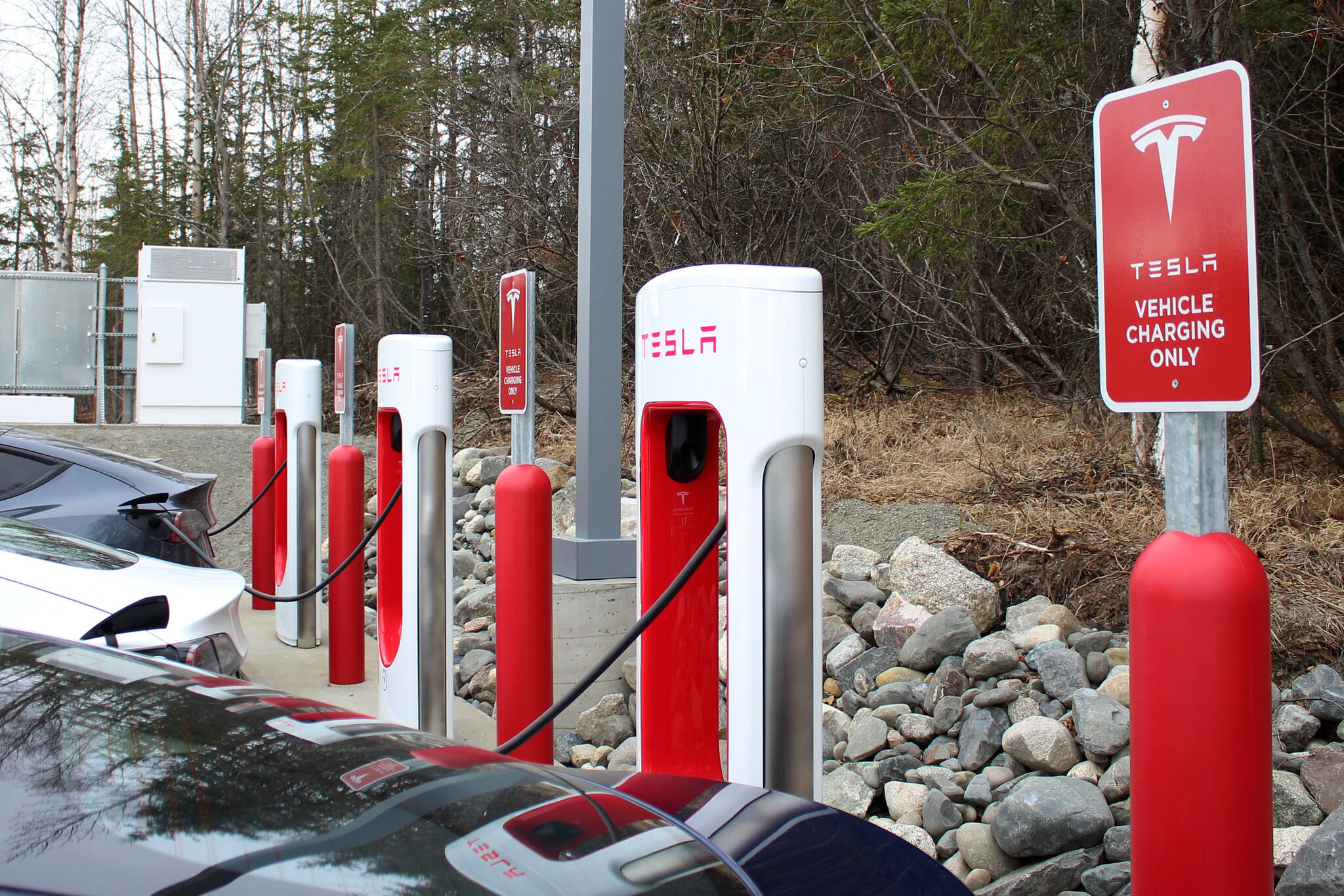 Teslas charge at Alaska’s first Tesla Supercharger station on Saturday, April 30, 2022, in Soldotna, Alaska. (Ashlyn O’Hara/Peninsula Clarion)