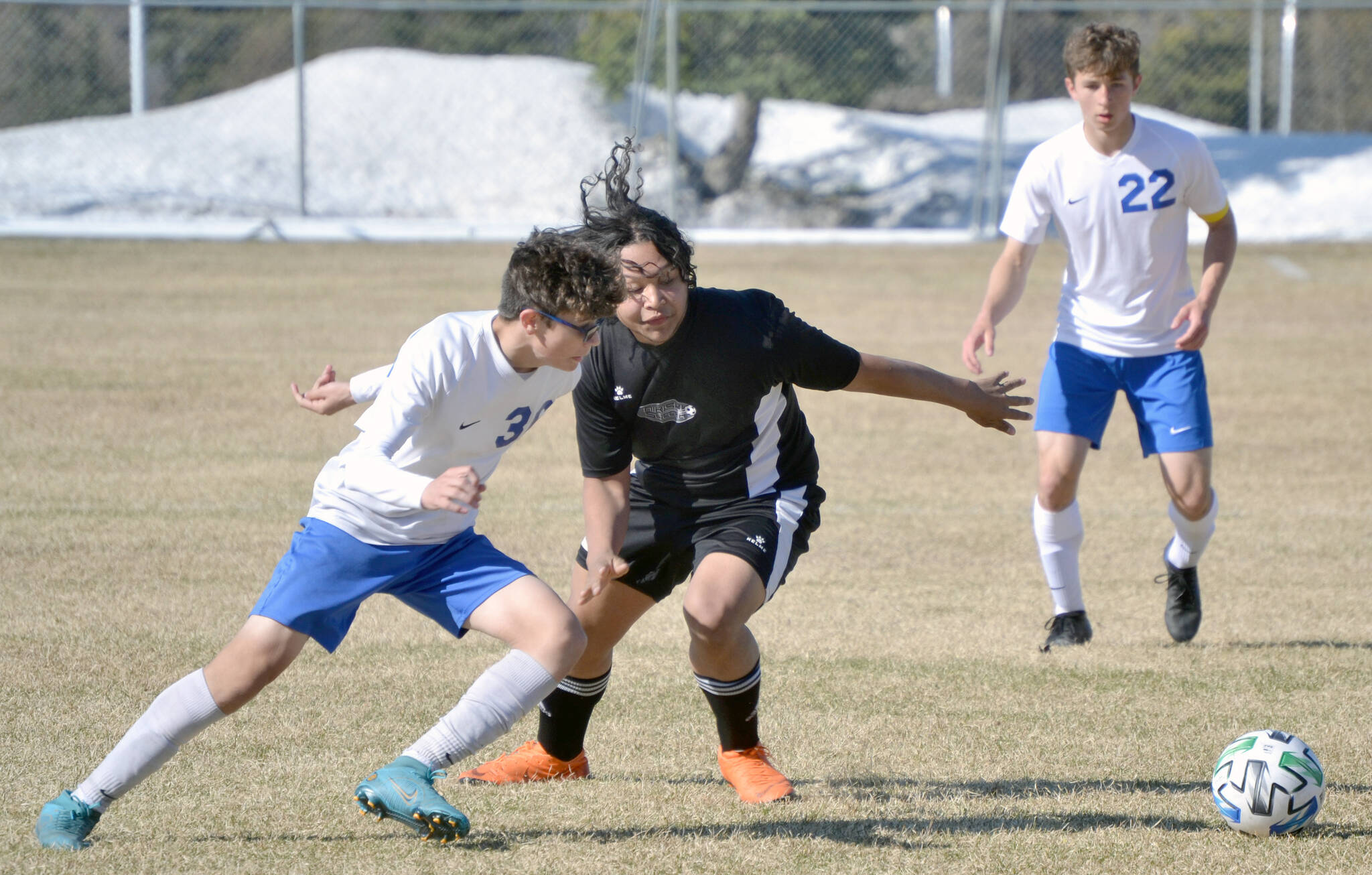 Soldotna’s Simon Willets and Nikiski’s Jakeup Martin battle for the ball Monday, May 9, 2022, at Nikiski High School in Nikiski, Alaska. (Photo by Jeff Helminiak/Peninsula Clarion)