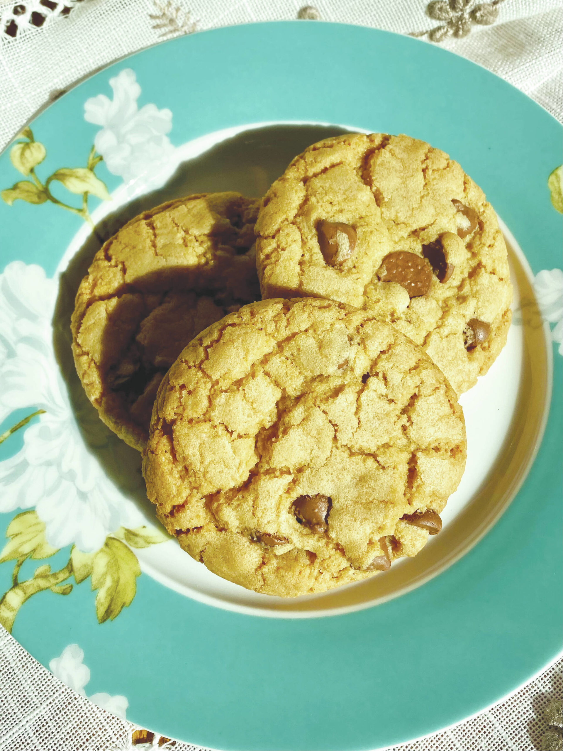 Thes chocolate chip cookie require no equipment, no pre-planning, and are done from start to finish in one hour. (Photo by Tressa Dale/Peninsula Clarion)