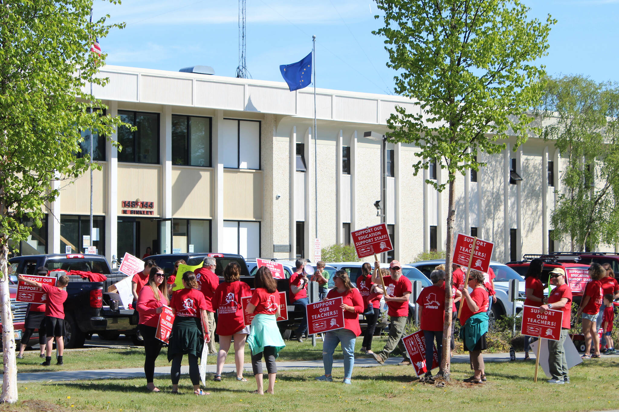 Demonstrators rally in support of Kenai Peninsula Borough School District teachers and staff outside of the George A. Navarre Admin Building on Thursday, May 26, 2022 in Soldotna, Alaska. (Ashlyn O’Hara/Peninsula Clarion)