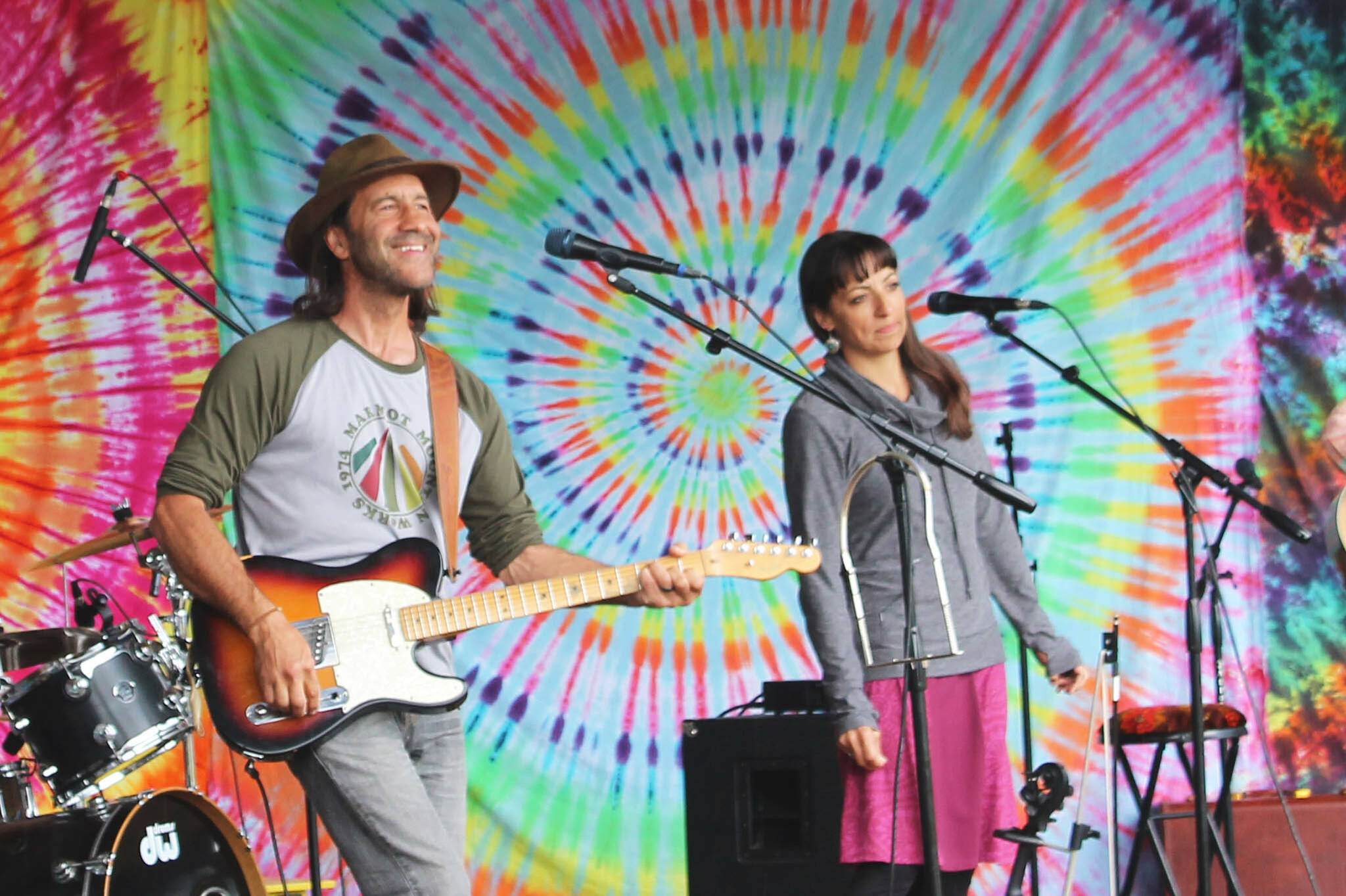 Larry Zarella, left, and Danielle Aslanian of Denali Cooks performs at the 2022 Kenai River Festival at Soldotna Creek Park on Friday, June 10, 2022, in Soldotna, Alaska. (Ashlyn O’Hara/Peninsula Clarion)