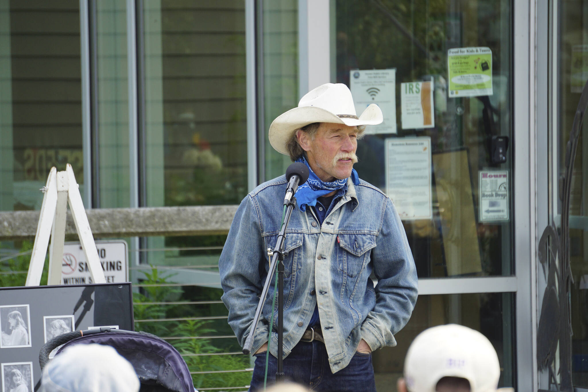 Mark Marette, a friend of Anesha “Duffy” Murnane, speaks at a memorial for Murnane and the dedication of the Loved & Lost Memorial Bench on Sunday, June 12, 2022, at the Homer Public Library in Homer, Alaska. (Photo by Michael Armstrong/Homer News)