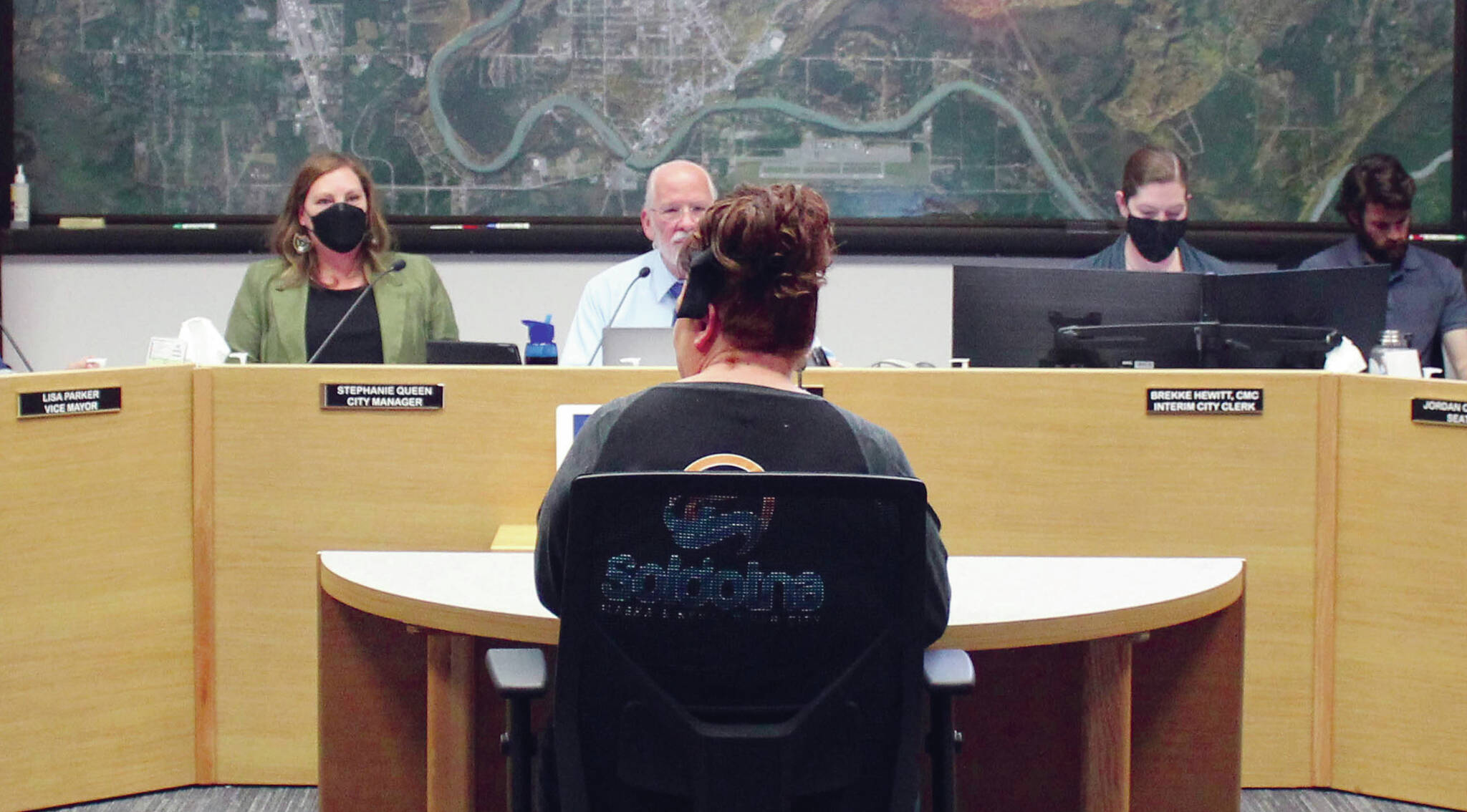 Ashlyn O’Hara / Peninsula Clarion
Soldotna Chamber of Commerce Executive Director Shanon Davis presents a quarterly update to the Soldotna City Council on Wednesday.