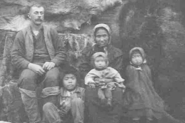 Alaska Digital Archives
George W. Palmer (left), the namesake for the city in the Matanuska Valley and the creek near Hope, poses here with his family in 1898 in the Knik area. Palmer became a business partner of Bill Dawson in Kenai in the last years of Dawson’s life.