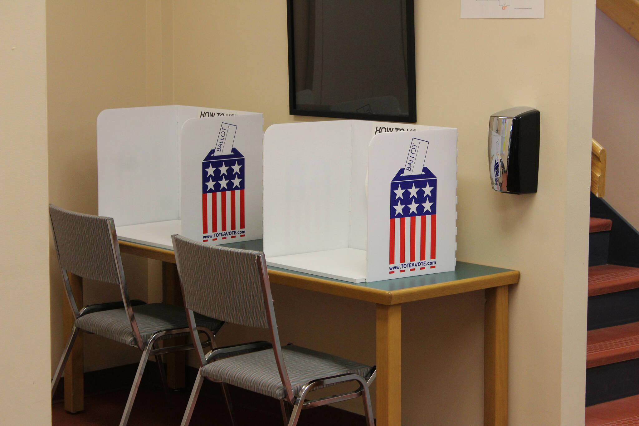 Ballot boots are set up inside Kenai City Hall on Thursday, Sept. 29, 2022 in Kenai, Alaska. (Ashlyn O’Hara/Peninsula Clarion)