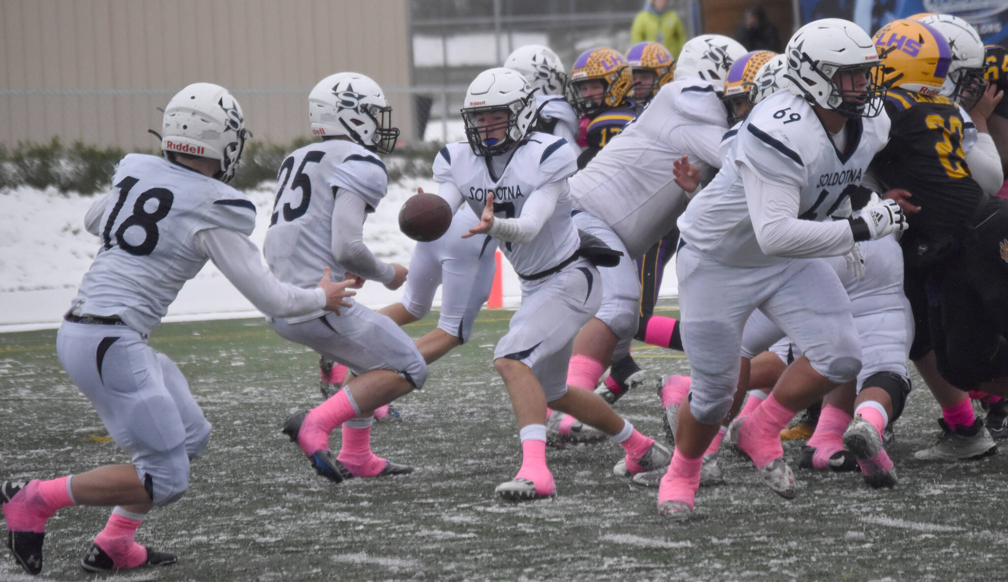 Soldotna's Zac Buckbee pitches to Collin Peck for a touchdown run Saturday, Oct. 15, 2022, in the Division II state championship game at Service High School in Anchorage, Alaska. (Photo by Jeff Helminiak/Peninsula Clarion)