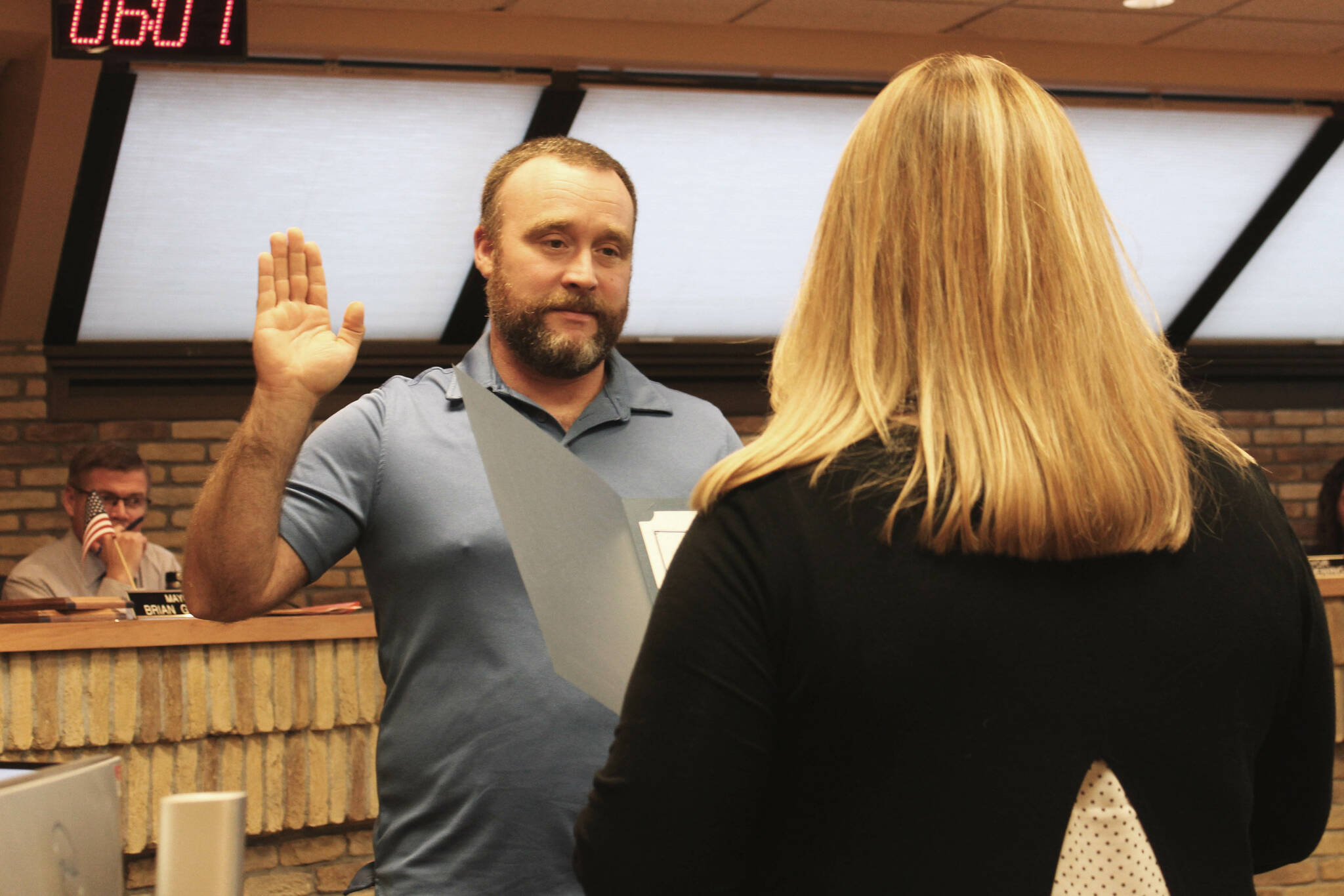 Kenai City Clerk Shellie Saner, right, swears in Alex Douthit during a Kenai City Council meeting on Wednesday, Oct. 19, 2022, in Kenai, Alaska. (Ashlyn O’Hara/Peninsula Clarion)