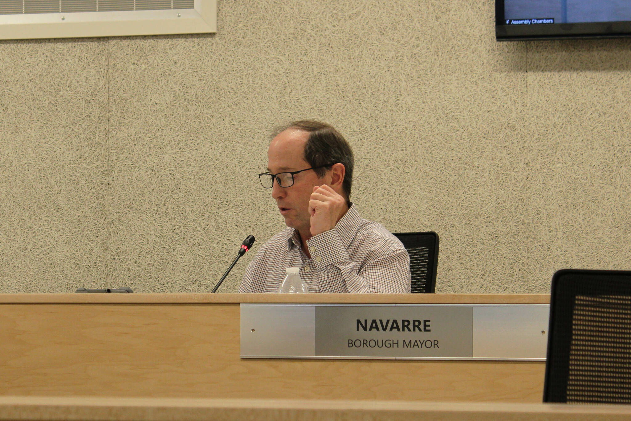 Kenai Peninsula Borough Mayor Mike Navarre speaks during an assembly meeting on Tuesday, Oct. 25, 2022 in Soldotna, Alaska. (Ashlyn O'Hara/Peninsula Clarion)