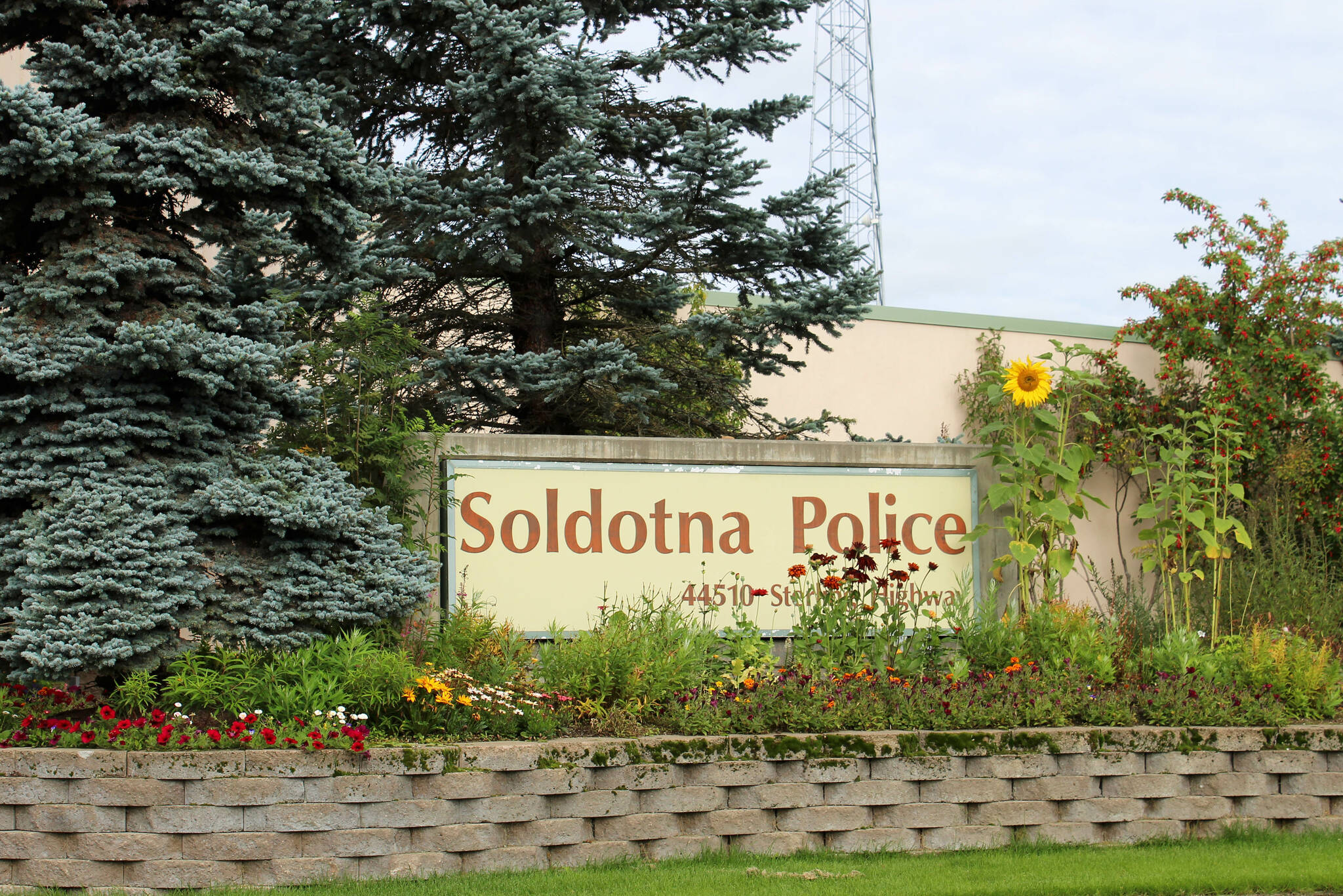 Foliage surrounds the Soldotna Police Department sign on Tuesday, Aug. 30, 2022, in Soldotna, Alaska. The building will be the Central Peninsula site for National Prescription Drug Take Back Day on Saturday. (Ashlyn O’Hara/Peninsula Clarion)
