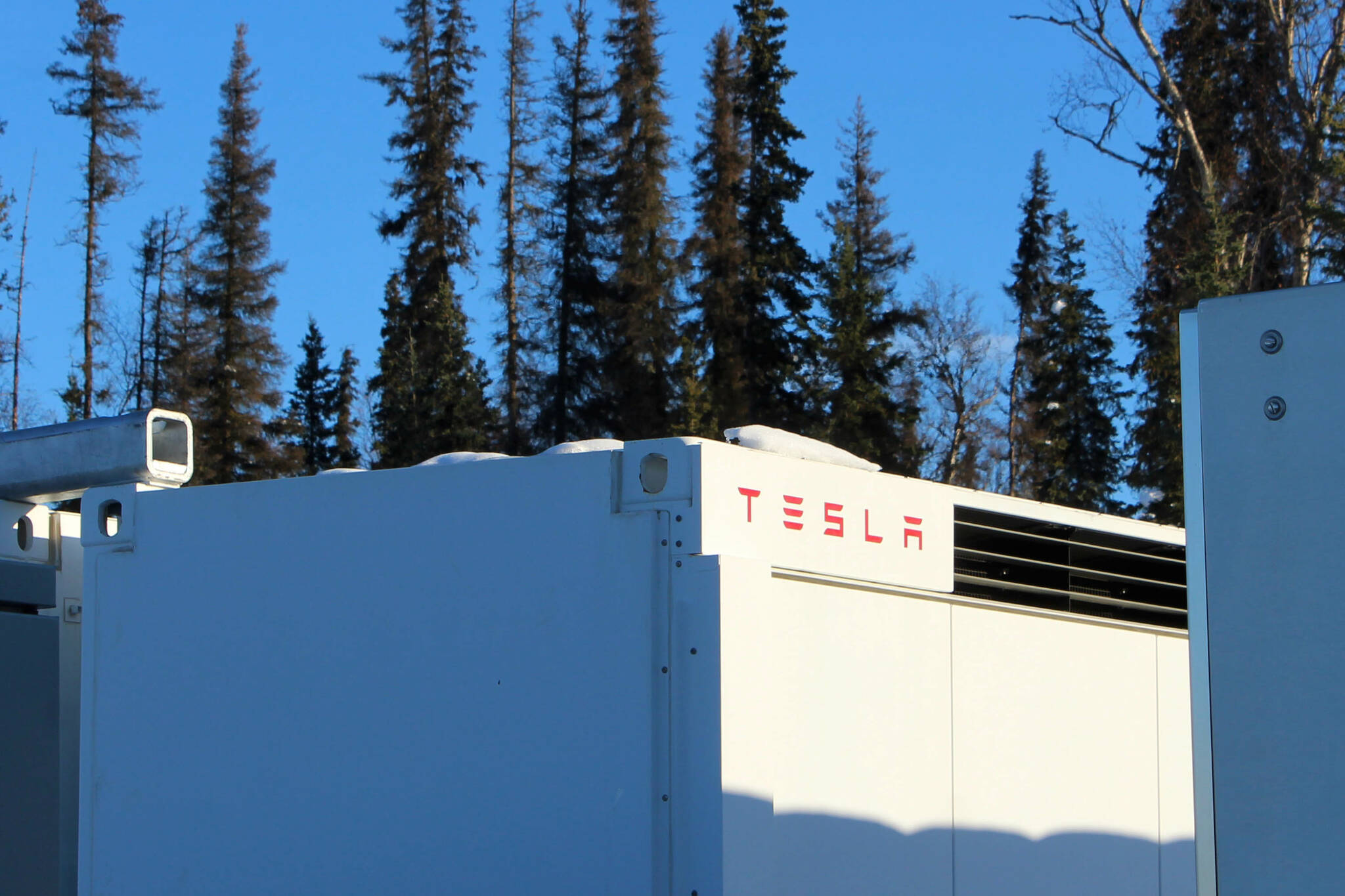 A Tesla battery energy storage system stands in the sun at a Homer Electric Association facility on Tuesday, Nov. 1, 2022, near Soldotna, Alaska. (Ashlyn O’Hara/Peninsula Clarion)
