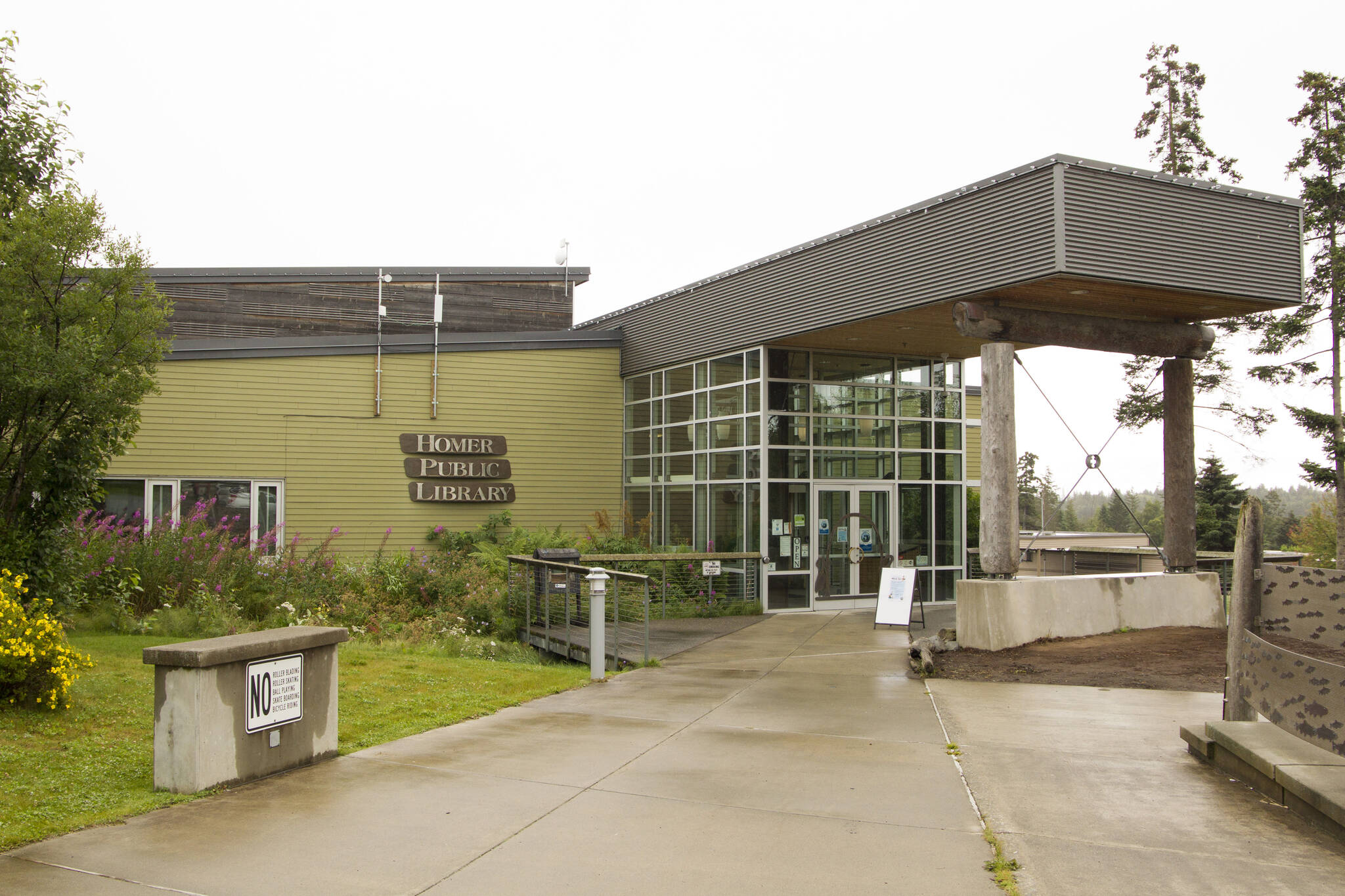 The Homer Public Library as seen on Aug. 18, 2021, in Homer, Alaska. (File photo by Sarah Knapp/Homer News)