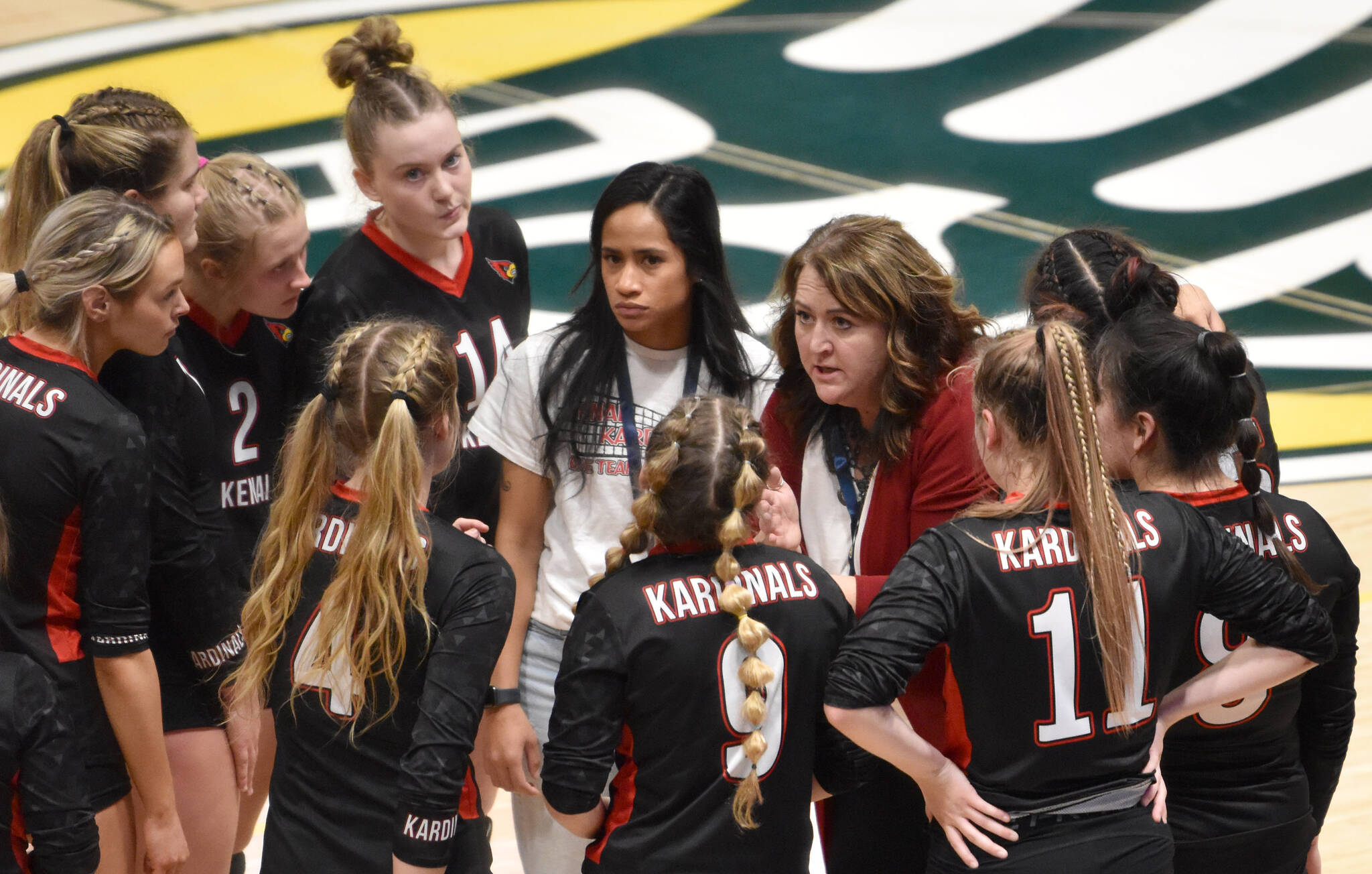 Kenai head coach Tracie Beck addresses her team Saturday, Nov. 12, 2022, in the Class 3A state championship at the Alaska Airlines Center in Anchorage, Alaska. (Photo by Jeff Helminiak/Peninsula Clarion)