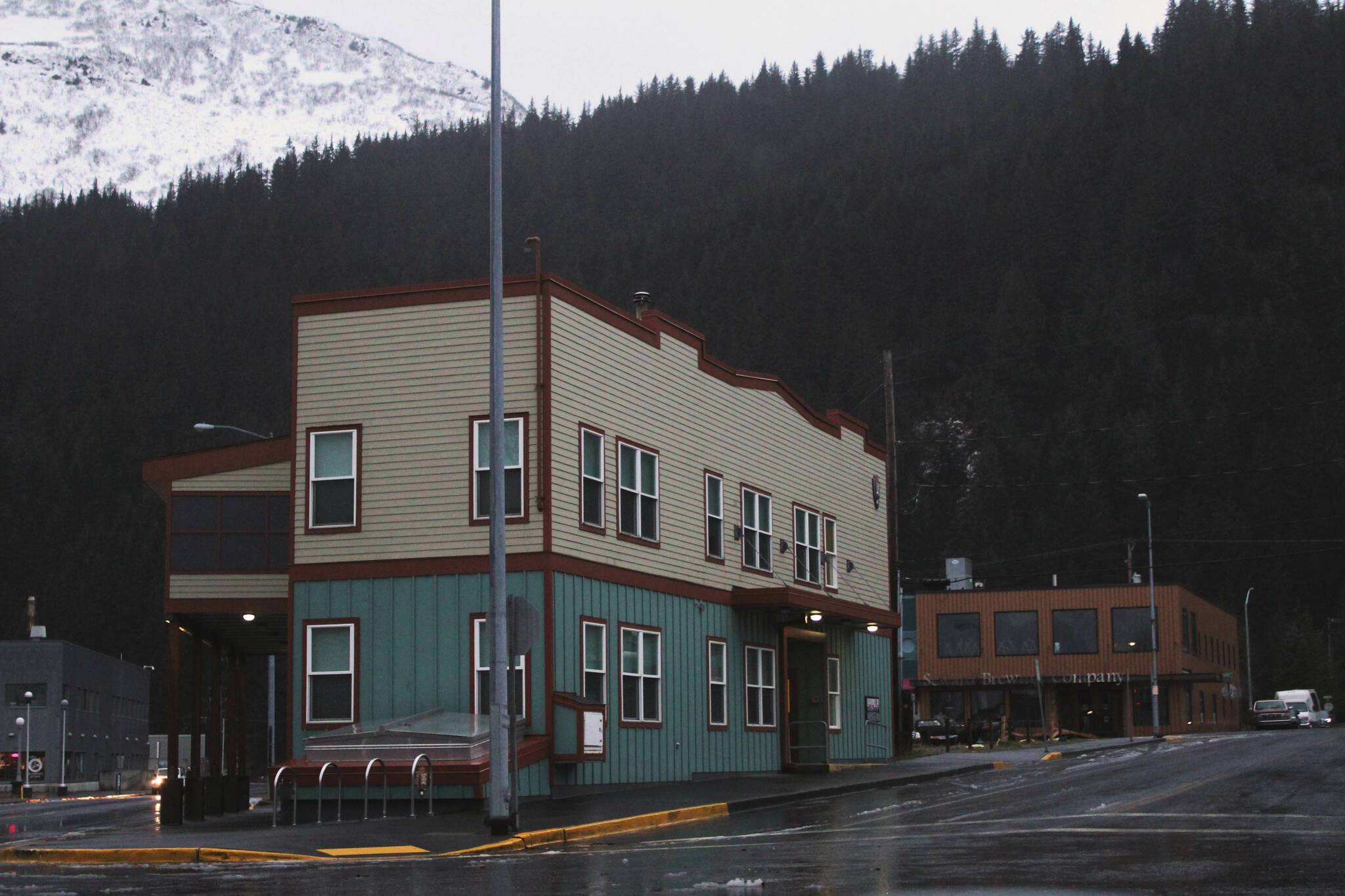 Downtown Seward on Saturday, Nov. 12, 2022. (Ashlyn O'Hara/Peninsula Clarion)