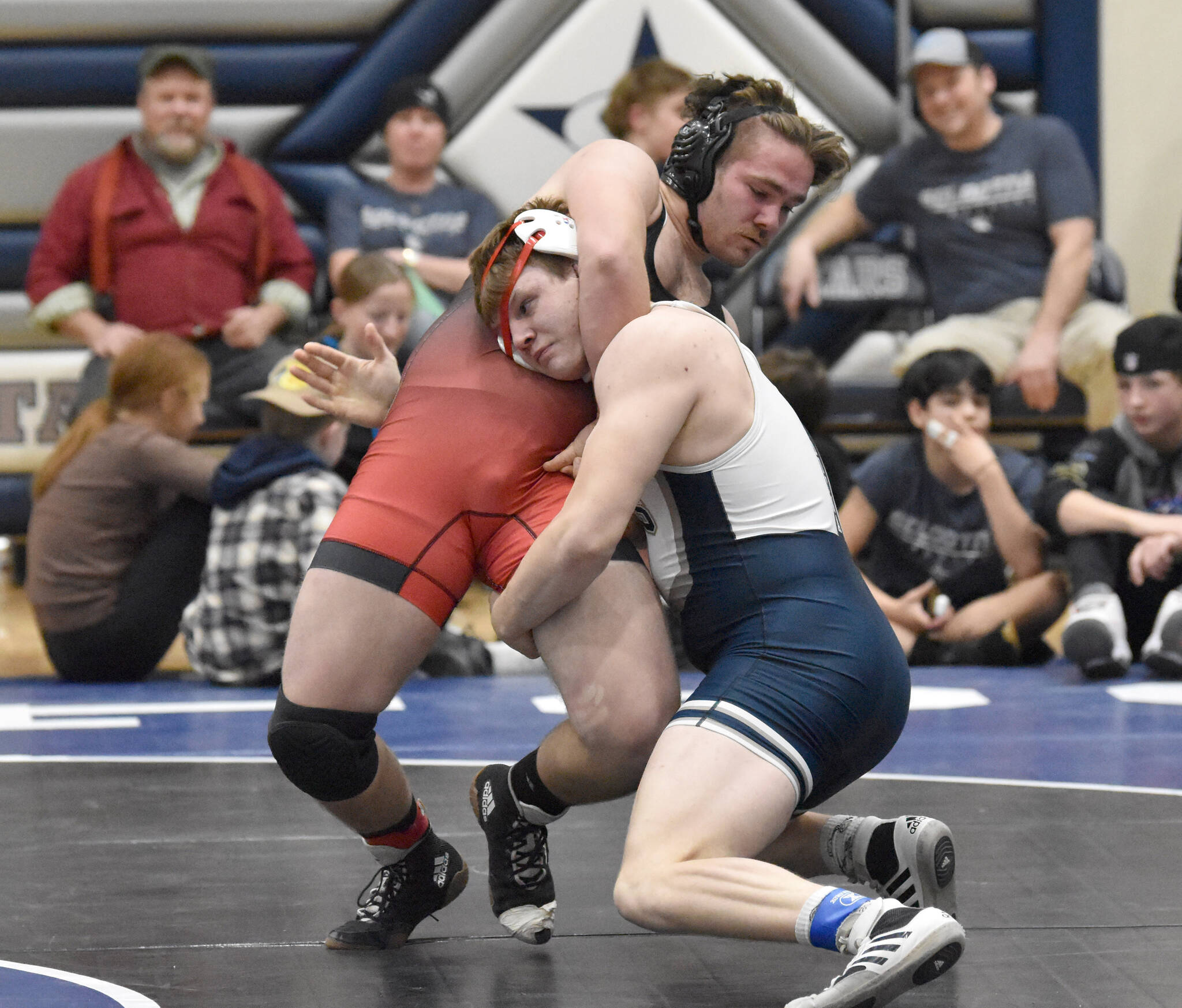 Soldotna’s Liam Babitt defeats Wasilla’s Liam Brown for the Northern Lights Conference title at 215 pounds Saturday, Dec. 10, 2022, at Soldotna High School in Soldotna, Alaska. (Photo by Jeff Helminiak/Peninsula Clarion)