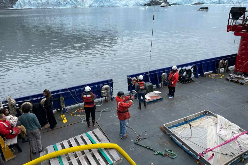 R/V Sikuliaq research crew in the Gulf of Alaska, July 2022. (Photo by Emilie Springer)
