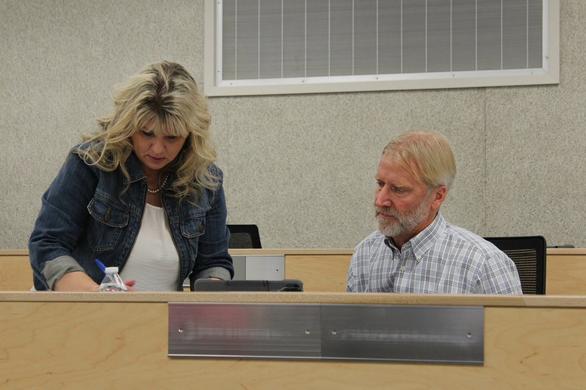 Acting Kenai Peninsula Borough Clerk Michele Turner helps newly-sworn-in assembly member Peter Ribbens set up assembly materials on Tuesday at the George A. Navarre Kenai Peninsula Borough Administration Building in Soldotna. (Ashlyn O’Hara/Peninsula Clarion)
Acting Kenai Peninsula Borough Clerk Michele Turner helps newly sworn-in assembly member Peter Ribbens set up assembly materials at the George A. Navarre Kenai Peninsula Borough Administration Building on Tuesday, Jan. 17, 2023, in Soldotna, Alaska. (Ashlyn O’Hara/Peninsula Clarion)