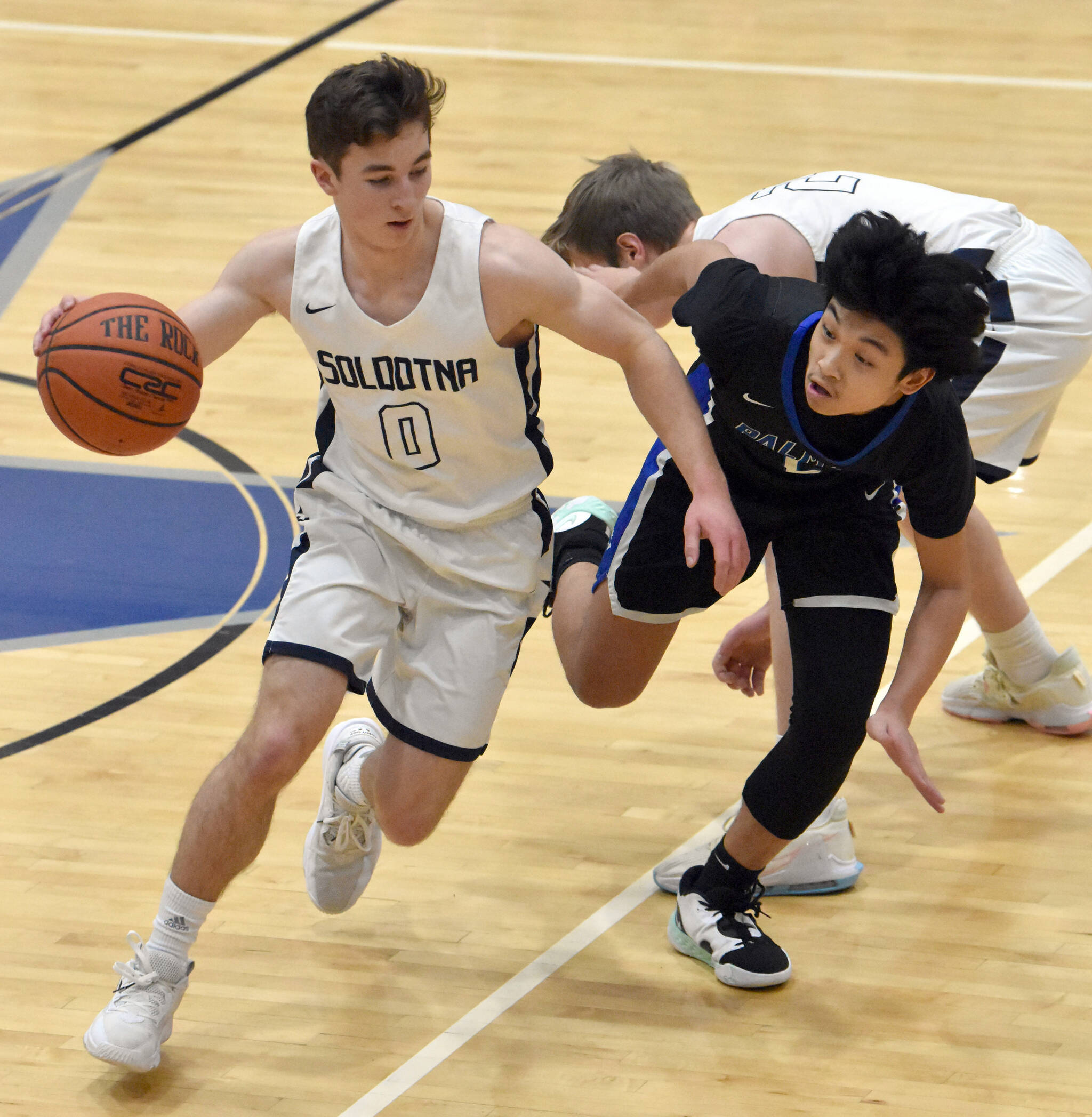 Soldotna’s Zac Buckbee dribbles against Palmer’s Malik Balmes on Saturday, March 4, 2023, at Soldotna High School in Soldotna, Alaska. (Photo by Jeff Helminiak/Peninsula Clarion)