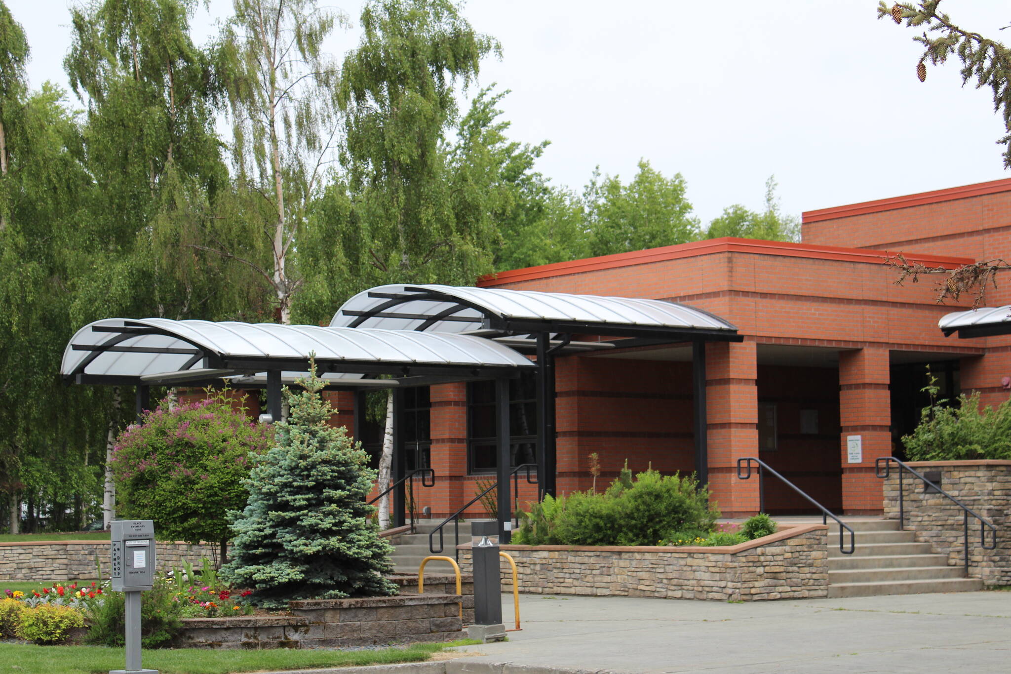 Soldotna City Hall is seen on Wednesday, June 23, 2021, in Soldotna, Alaska. (Ashlyn O’Hara/Peninsula Clarion)