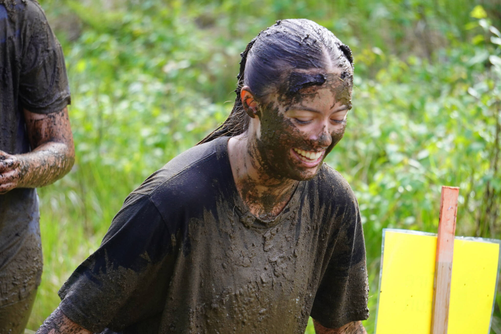 Rachel Richardson moves down the Tsalteshi Trails’ Porcupine Loop in Soldotna, Alaska, as she participates in the KDLL Mud Run on Friday, June 16, 2023. (Jake Dye/Peninsula Clarion)