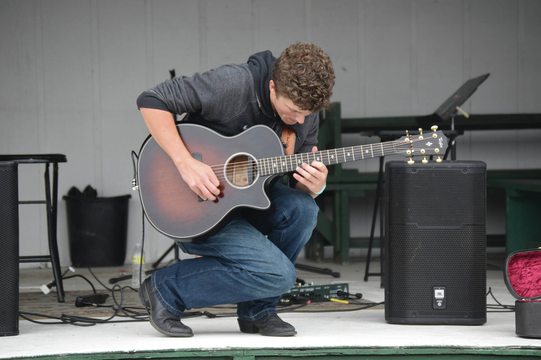 Jake Dye/Peninsula Clarion
Silas Jones performs on the Inlet Stage at the Kenai Peninsula Fair on Aug. 12, 2022, in Ninilchik.