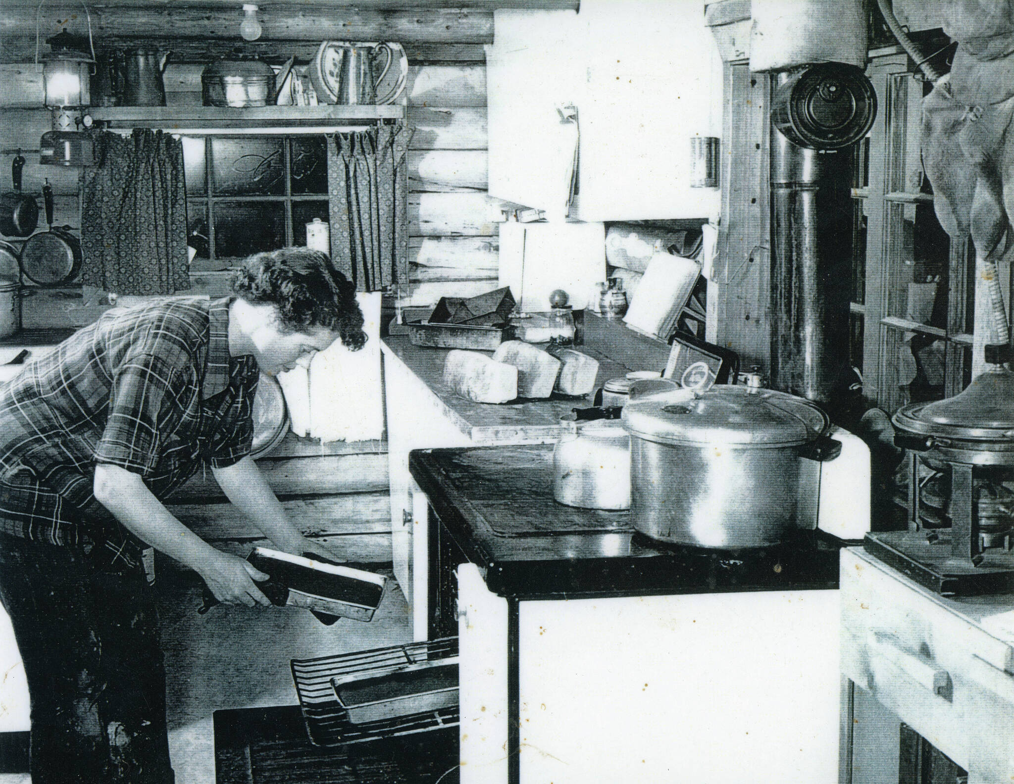 1954 photo by Bob and Ira Spring for Better Homes & Garden magazine
Rusty Lancashire does some baking.