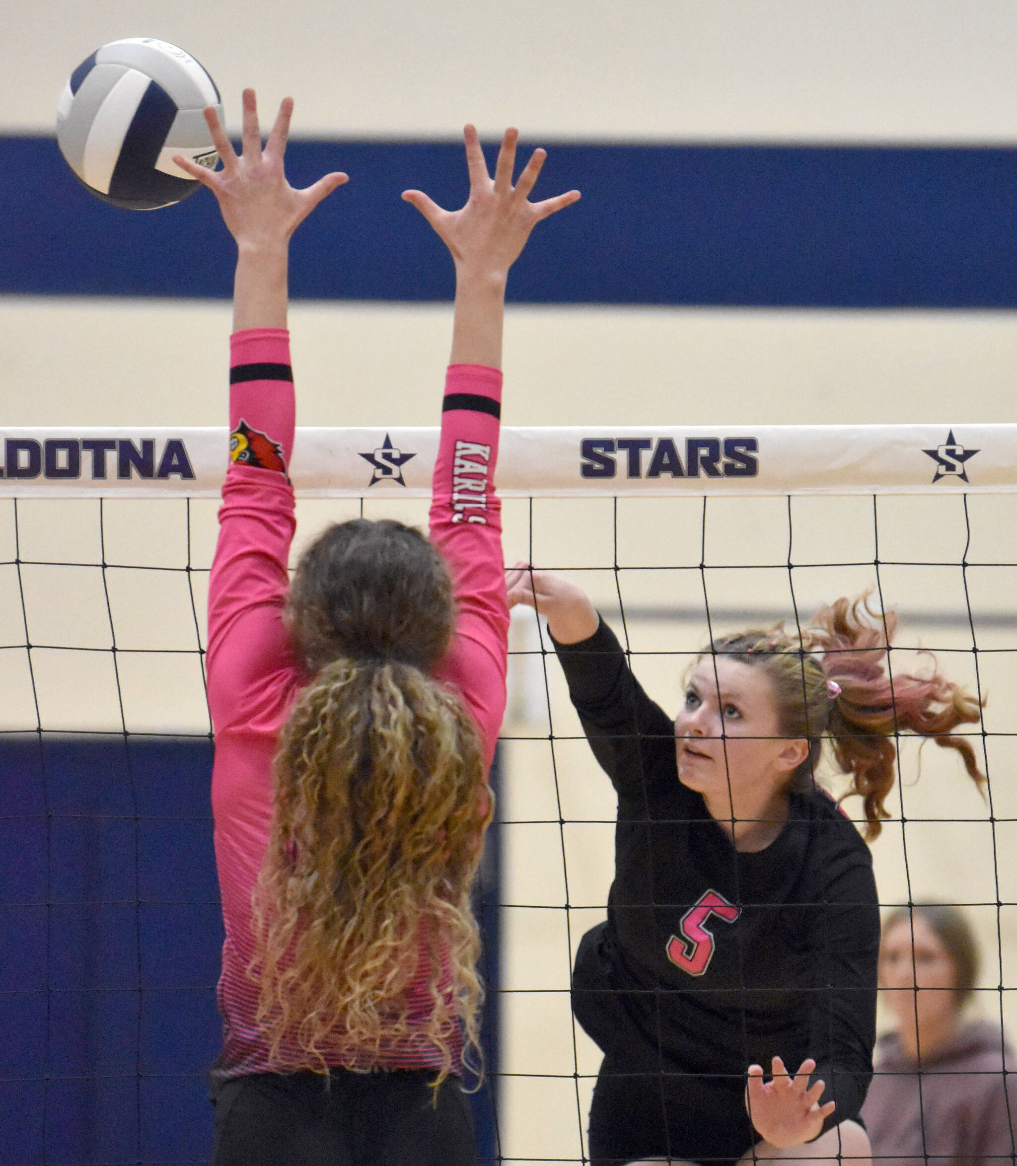 Soldotna’s Kate Curtis attacks against Kenai Central’s Sophie Tapley on Tuesday, Oct. 3, 2023, at Soldotna High School in Soldotna, Alaska. (Photo by Jeff Helminiak/Peninsula Clarion)