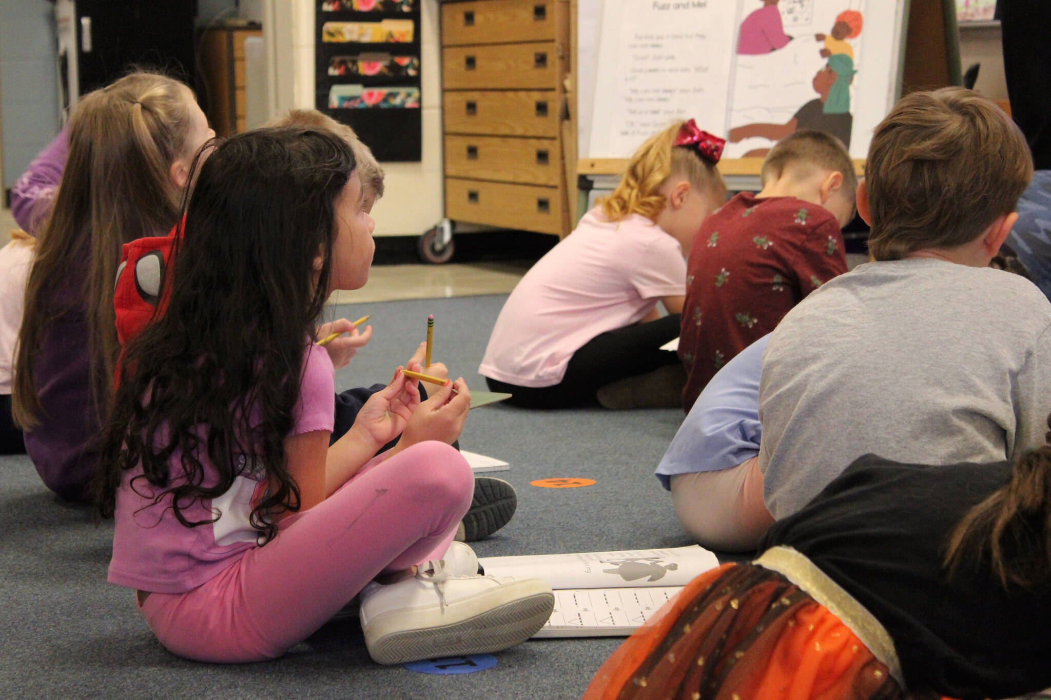 Callie Giordano’s first grade Mountain View Elementary School students practice literacy skills on Thursday, Oct. 19, 2023 in Kenai, Alaska. (Ashlyn O’Hara/Peninsula Clarion)