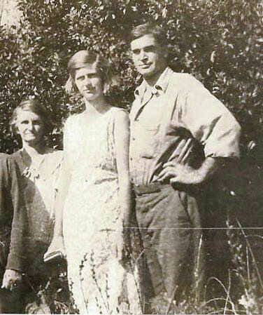 Photograph courtesy of the Keeler Family Collection
Lawrence Keeler (right) poses in the mid-1930s in Oregon with his wife Lorna and her mother, Nellie Chenoweth.