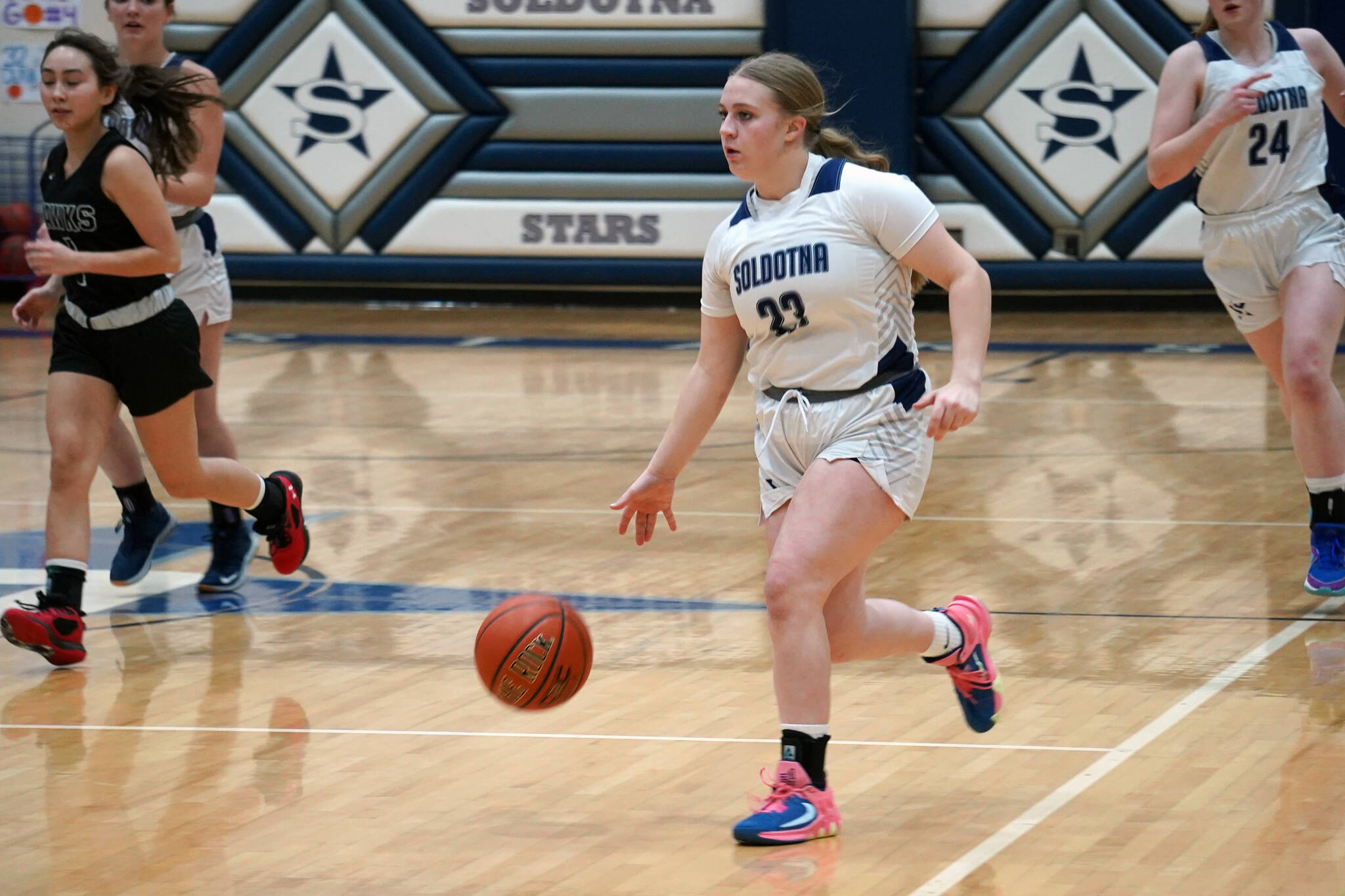 Soldotna’s Alyssa McDonald moves with the ball during a basketball game against the Houston Hawks at Soldotna High School in Soldotna, Alaska, on Friday, Feb. 23, 2024. (Jake Dye/Peninsula Clarion)