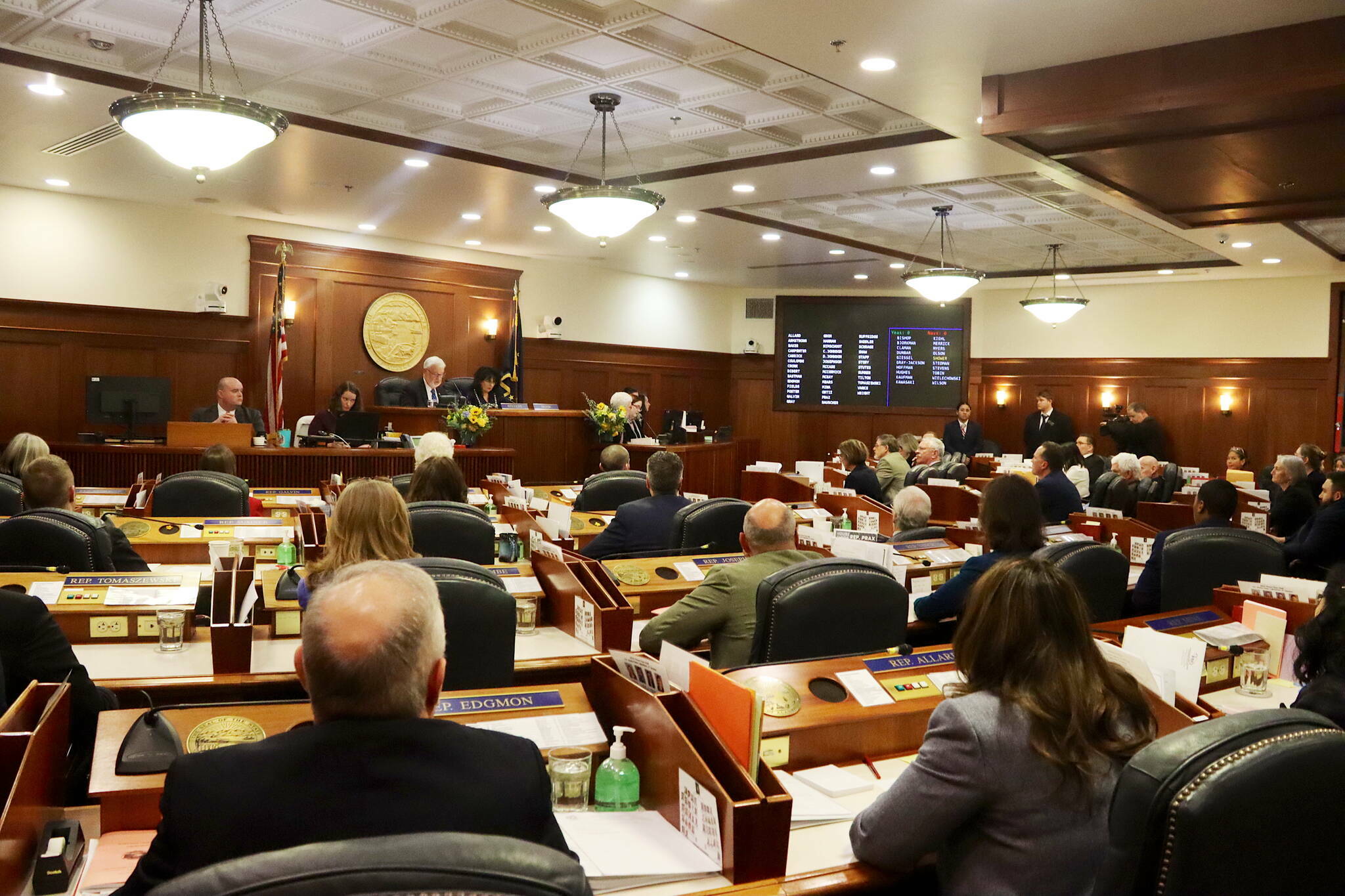 The Alaska Legislature meets in a joint session Jan. 18 in a failed attempt to override a veto by Gov. Mike Dunleavy to education funding. (Mark Sabbatini / Juneau Empire file photo)