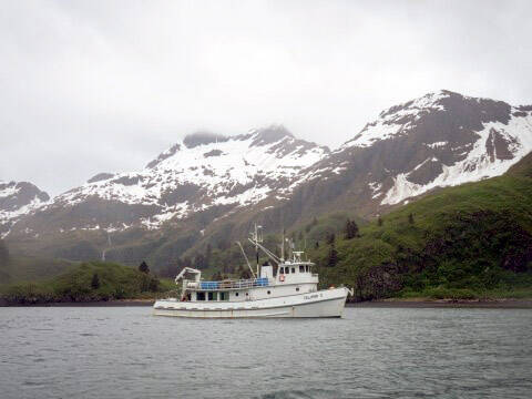 Onboard R/V Island C to clean up marine trash and honor Alaskaճ astounding beauty. (Photo by Sarah Conlin/NPS)