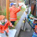 Photo by Kelly Sullivan/Peninsula Clarion Dechen Koos Fox and Marsden Koos Fox play on kitchenware instruments at the 24th annual Kenai River Festival, June 7, at Centennial Park.