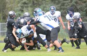 Photo by Kelly Sullivan/ Peninsula Clarion Kyrel Payne number 38, Luke Johnson number 8