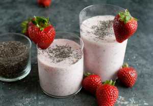 This July 21, 2014 photo shows strawberry banana chia breakfast smoothie in Concord, N.H. A tiny tablespoon of chia sees crams in tons of protein, fiber, healthy fats, calcium, iron, manganese, phosphorus, and omega fatty acids. (AP Photo/Matthew Mead)