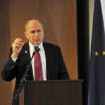 Photo by Elizabeth Earl/Peninsula Clarion Gov. Bill Walker visited Kenai Thursday to update the public on the state's fiscal situation and answer questions about the particulars of his administration's goals to address the budget deficit. He spoke to the joint Kenai and Soldotna chambers of commerce and then to the general public at the Kenai Visitors and Cultural Center in Kenai.