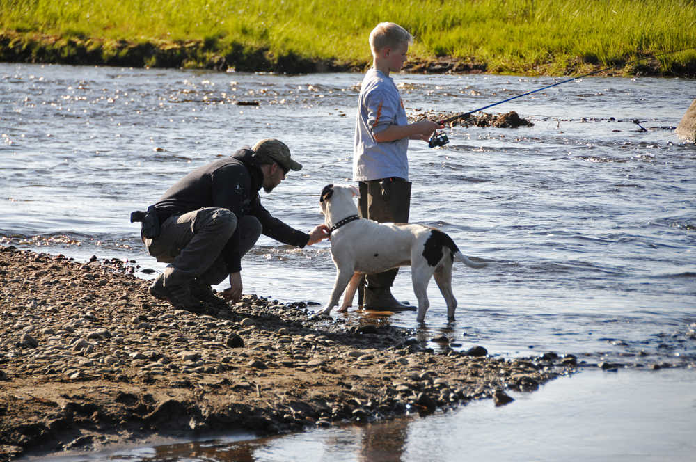 Photo by Elizabeth Earl/Peninsula Clarion Fishermen flocked to the banks of the Ninilchik River in Ninilchik, Alaska, on Saturday, May 28, 2016, its first open day for king salmon fishing.