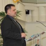 Kenai Police Chief Ross shares his story with KCHS job shadows.