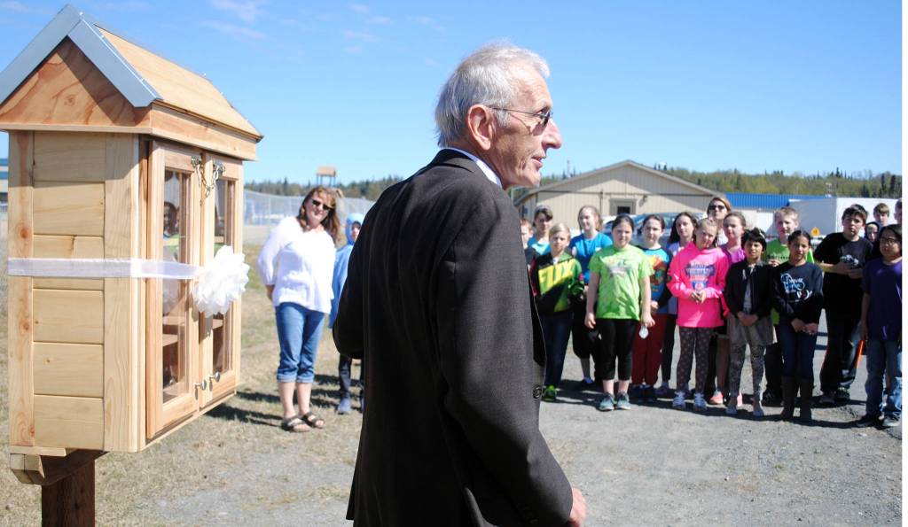 Soldotna Mayor Pete Sprague spoke words of encouragement to students at Soldotna Montessori Charter School about their endeavor to alleviate hunger in their community on Friday, May 12, 2017 in Soldotna, Alaska. (Kat Sorensen/Peninsula Clarion)