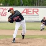 Raymond Kerr delivers a pitch to the Anchorage Glacier Pilots on June 2, 2017, at Coral Seymour Memorial Park in Kenai. (Photo by Jeff Helminiak/Peninsula Clarion)