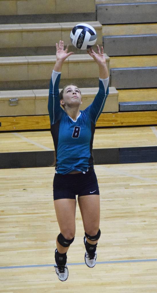 Nikiski junior Kaitlyn Johnson sets up a shot for a teammate Friday night against Houston at Nikiski High School. (Photo by Joey Klecka/Peninsula Clarion)