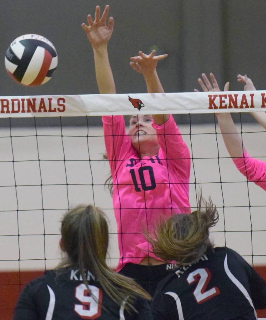 Soldotnas Aliann Schmidt blocks Kenai Centrals Bethany Morris on Tuesday, Oct. 2, 2018, at Kenai Central High School. (Photo by Jeff Helminiak/Peninsula Clarion)
