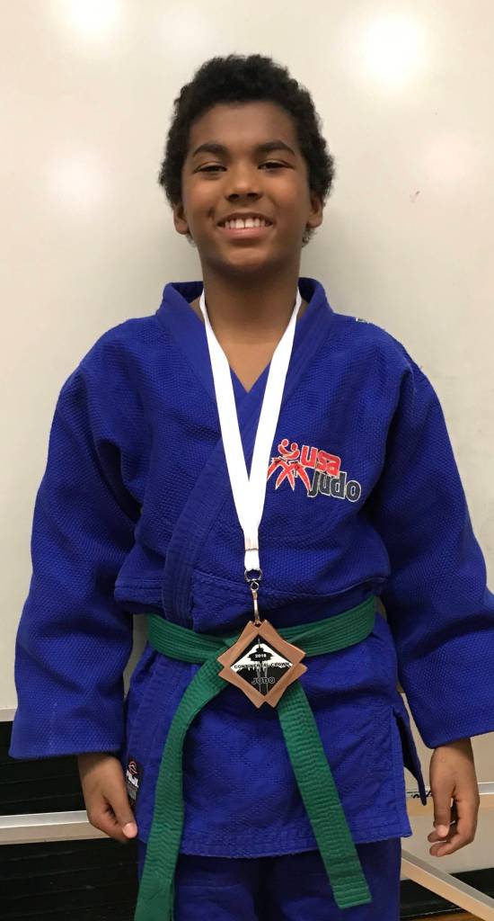 Gold medal winner Elijah Lee shows off his prize. (Photo submitted by Robert Brink)