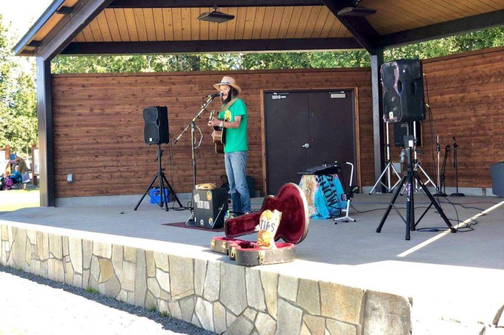 Musician Mika Day performs for market attendees at this years final Wednesday Market, on Wednesday, Aug. 29, 2018, in Soldotna, Alaska. (Photo by Victoria Petersen/Peninsula Clarion)