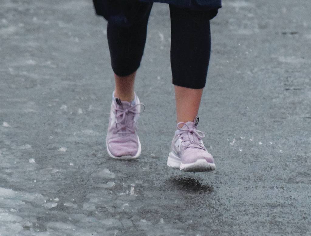 Runners tackle sloppy conditions at Turkey Trot